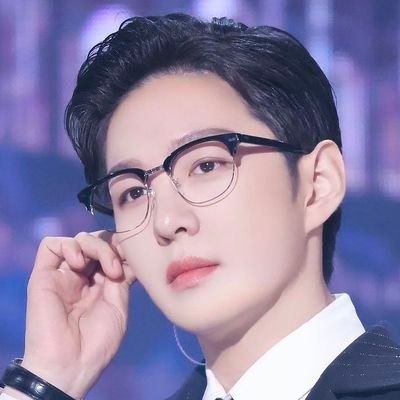 submozzi's profile picture. 