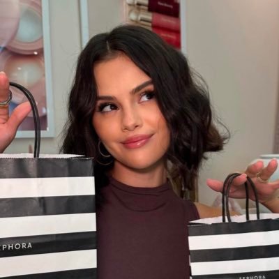 milliebboring's profile picture. bebo (muito) café com leite, falo sobre tudo que me vem na mente, comento umas novelas que assisto, leio uns livros e sou fã girl de muitas coisas.