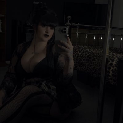 museofthedamned's profile picture. creepin around your grave since ‘02🪦💀x