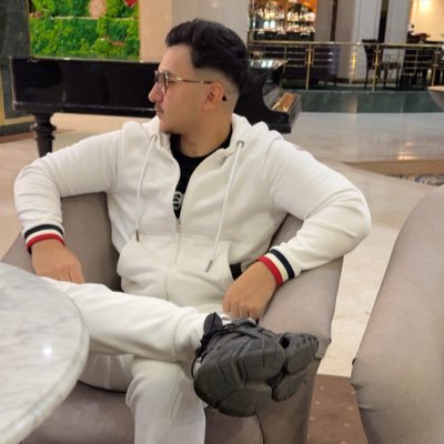 mihneaka's profile picture. 