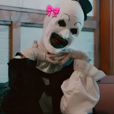 SamDimitrescu's profile picture. 𝐃𝐞𝐮𝐬 é um covarde apz 𖤐♡