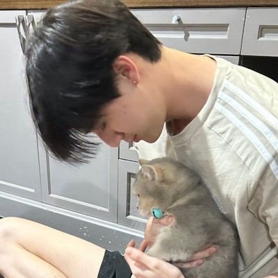 deobinaz's profile picture. Love TEE