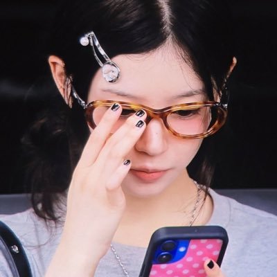 userrhin's profile picture. I delete my tweets