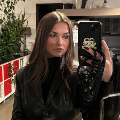 tesskhodavesi's profile picture. 