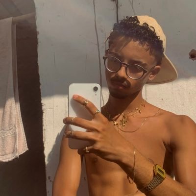 pedrollvh's profile picture. 