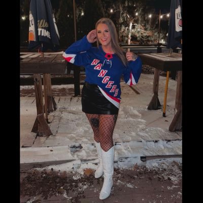 Aliciakayyyy's profile picture. Mother of boys and a German Shepherd. Hockey Fan. Halloween Queen. Proud American 🇺🇸💙🖤