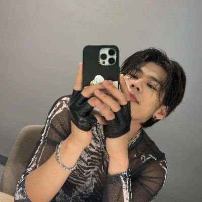 sof1082's profile picture. 🩶💜