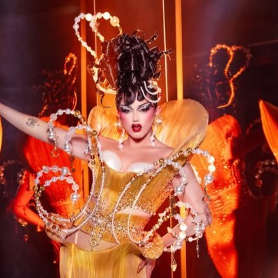 longstorycali's profile picture. 22 | bisexual | pop girls & drag queens | #teammyki #teamjuicy #teamathena #luxxnation