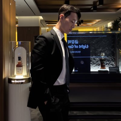 voiresoteric's profile picture. 