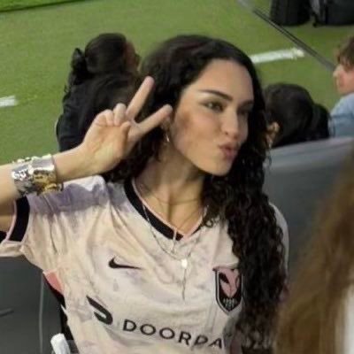 gflesbians's profile picture. #1 meizini stan. | she/her | acc: @katseyewr