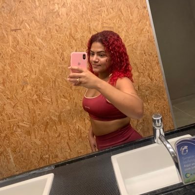 JenifferLary's profile picture. Do signo liberdade com ascendente a florescer! ✨🌹♍️