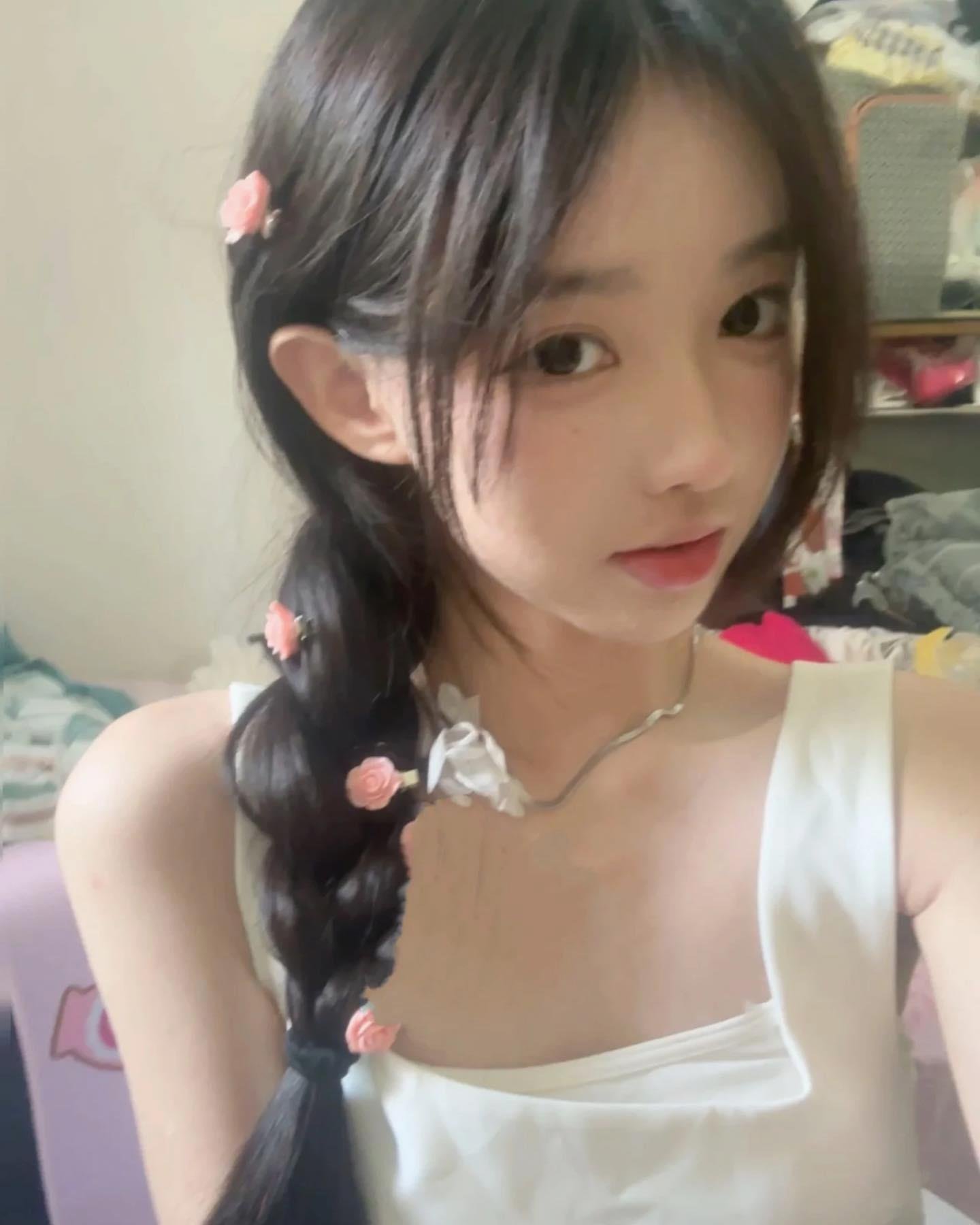 YudhiSyaif's profile picture. 03年女大学生刚入推 ，姿势配合，偶尔接课赚个零花费，等哥哥~电报：https://t.co/tfch4Ix956 私聊我