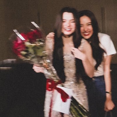 BffbXdhx's profile picture. :) 👭🤍 BeckFreen but support any GL 🏳️‍🌈👩‍❤️‍💋‍👩 Queen of typos