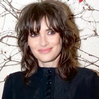 lauralinnsy's profile picture. *joyce and hopper holding hands*