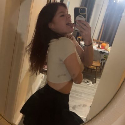 Vee_luvskush420's profile picture. 