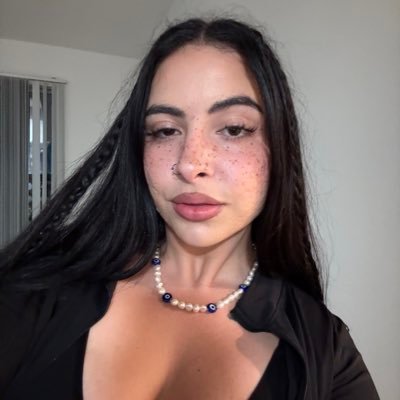 fabiiihartmusic's profile picture. •Hecate• singer/songwriter/host •