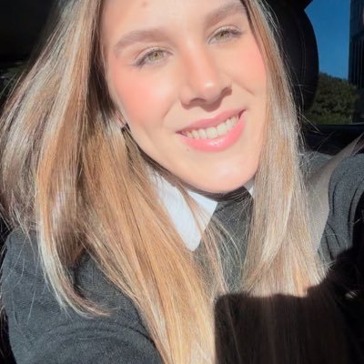 louisevalverdee's profile picture. louise’s version & atualmente surtando com vest | hablo muito de séries, livros e filmes | cupons: 🏷️ no link ;)