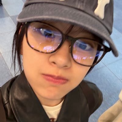 telecanary's profile picture. ho is u even tap, tap, tap, tap, tapping on me......