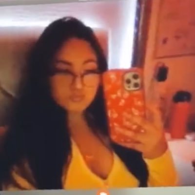 irlandaaas_'s profile picture. 