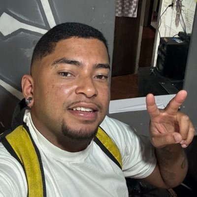 euteupereira's profile picture. Me amam e me odeiam pelo mesmo motivo.