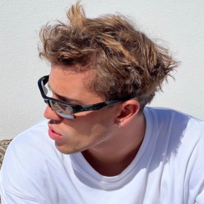 saylorcardigan's profile picture. when i die, can i vanish into you? @folkgrudge ͏