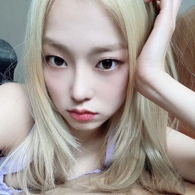 bratzone_'s profile picture. 