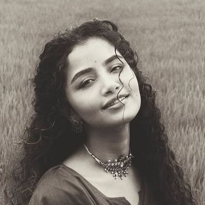 0nlYB777's profile picture. बहनों की इज्ज़त करना सीखो,
फिर चाहे वह अपनी हो या किसी और की🙏