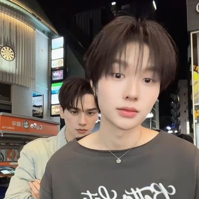 Me_Meaw04's profile picture. เลี้ยงแมวเป็นหลักซึ่งแมวผมน่ารักมาก 🐱
เลี้ยงเจ่งปุ๋งผ่านหน้าจอ 🦆🤍🐰
{{อยากบอกศลป.คนโปรดว่า: เป็นของตัวเองให้เต็มที่ เดี๋ยวพี่ตัวต่อตัวให้เองครับ🙂‍↕️}}