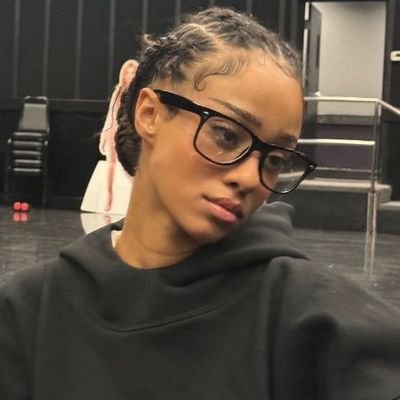 katseyecunt's profile picture. mpbicha, ariana grande e katseye