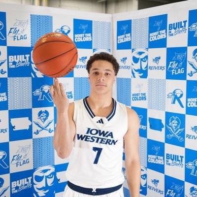 BestZayden's profile picture. 6’1, love basketball, 2025 📞: 405-406-0708  Email: zandz01@hotmail.com