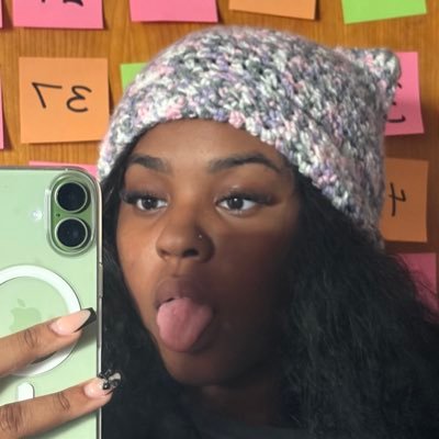 thinkvenusian's profile picture. 20, leo, spiritual bad bitch 🫐