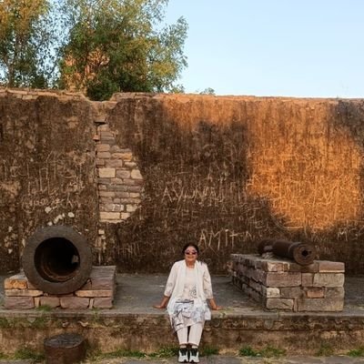 vjlucksme's profile picture. Read,sing,dance,run,walk,trekk, photography,travel,cook,gardening,play 🎻🎺🥁,stitch,cycle,watch sports- movies,listen,talk,do whatever you like on our 🌏✊👊😇