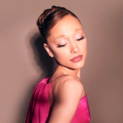 lindemcrae's profile picture. fan account.