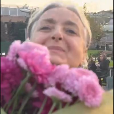 glnr63's profile picture. İnsanlar için en kötü dileğim, kendileriyle başkasında karşılaşmalarıdır. Çünkü başka bir insanda kendinle tanışmak, kaçamayacağın bir aynadır.