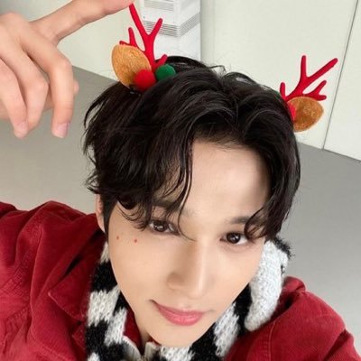 wyxwebs's profile picture. tweeted that one kcon theo clip 42 times