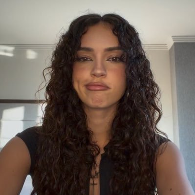 danisbrina's profile picture. 