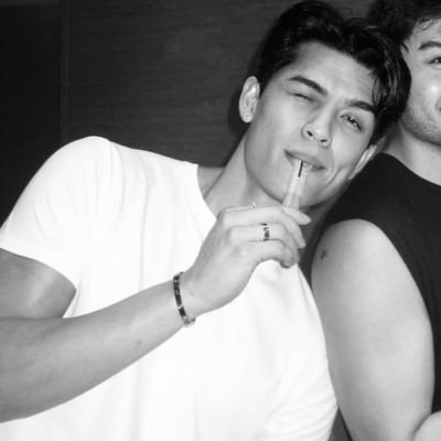 jossgawinx's profile picture. MDNI. kadang cuma nyambat, kadang nulis, kadang kidding.