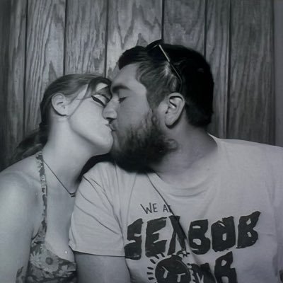 flwlssexecution's profile picture. 22(she/they) | 18+ | swemo safe space | debutation🐍🤠 | PTVx5🎫 | ERAS NASHVILLE N1💜