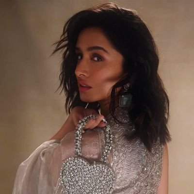 LovelyFantasyyy's profile picture. sorry if you hurt, Dm me for content removal if you find offensive.

Mrunal and Rashmika Stan🤌