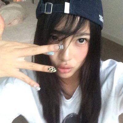 12206002s's profile picture. i shit my pants