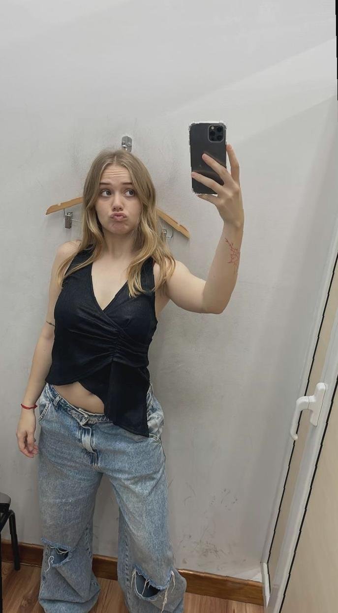 NoteEwhd73wu's profile picture. 21 🤍 old account evaporated so i'm reincarnated here :/ professional overthinker & snack tyrant 😭