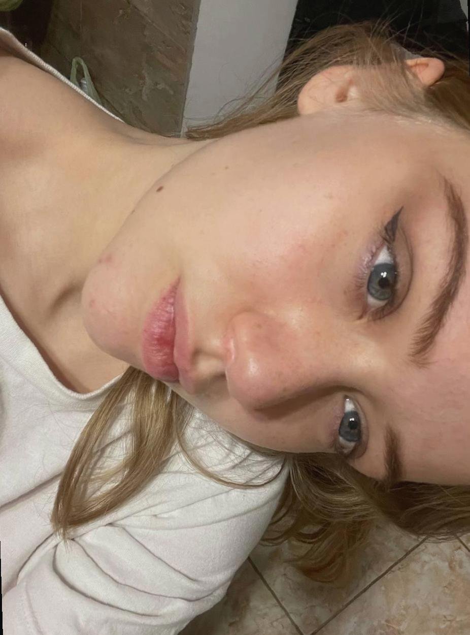 ReAdy2v0_3's profile picture. 21 🤍 old page vaporized so now i’m here drinking textbook soup, vibing with pigeons :/ socio 📚