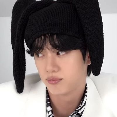 purplee_whalien's profile picture. @BTS_twt paved the way ♡ @IM_LESSERAFIM