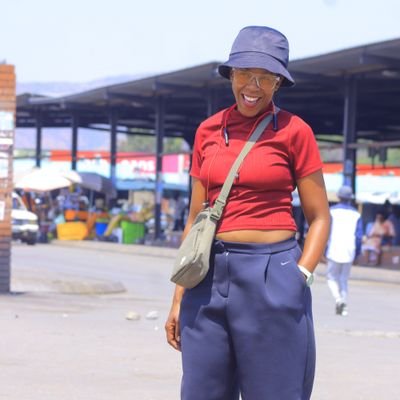 LeeQMothupi's profile picture. Not that important on X, just a simple girl here for the jokes and news.