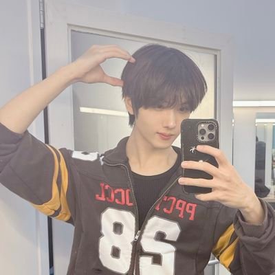 ilu_pwark's profile picture. ‧₊˚🖇️✩캐럿즌니 ₊˚🎧⊹♡
_ estp'