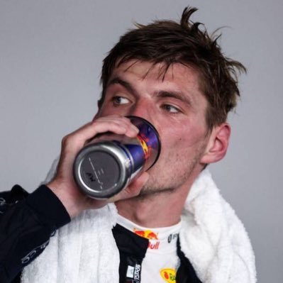 woundedbabydeer's profile picture. It's me, my 15 personalities, 638 playlists and 219 unread books against the world || MV1