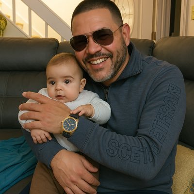 JCMiami78's profile picture. River en la sangre, Enzo en el alma ⚪🔴⚪. Anticomunista 💯% 🇻🇪🇺🇸🇮🇹🇦🇷🐓 Si esperabas tibieza, este no es tu perfil.