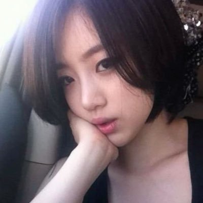 sanamaxxing's profile picture. i accept your opinion as long as it's in twice's favor ^-^