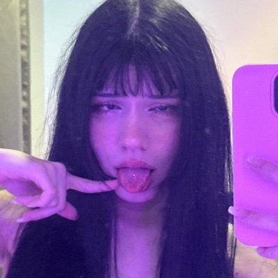 valberriesmot's profile picture. Welcome to my page baby 🐰💗 Go to the link to watch more :3