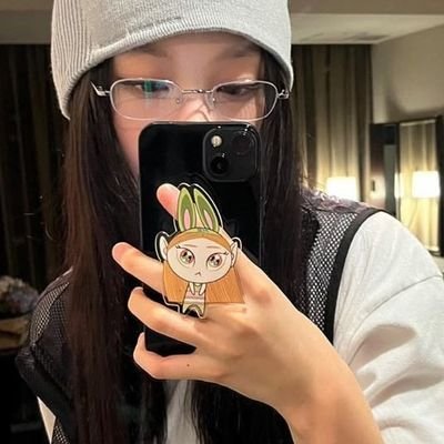 srariee's profile picture. 